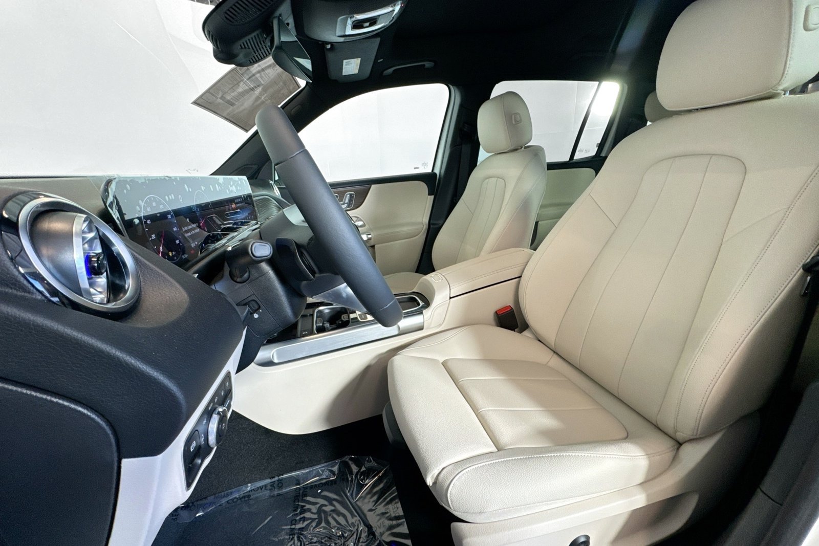 New 2026 Polar White Mercedes-Benz GLB 250 image 18