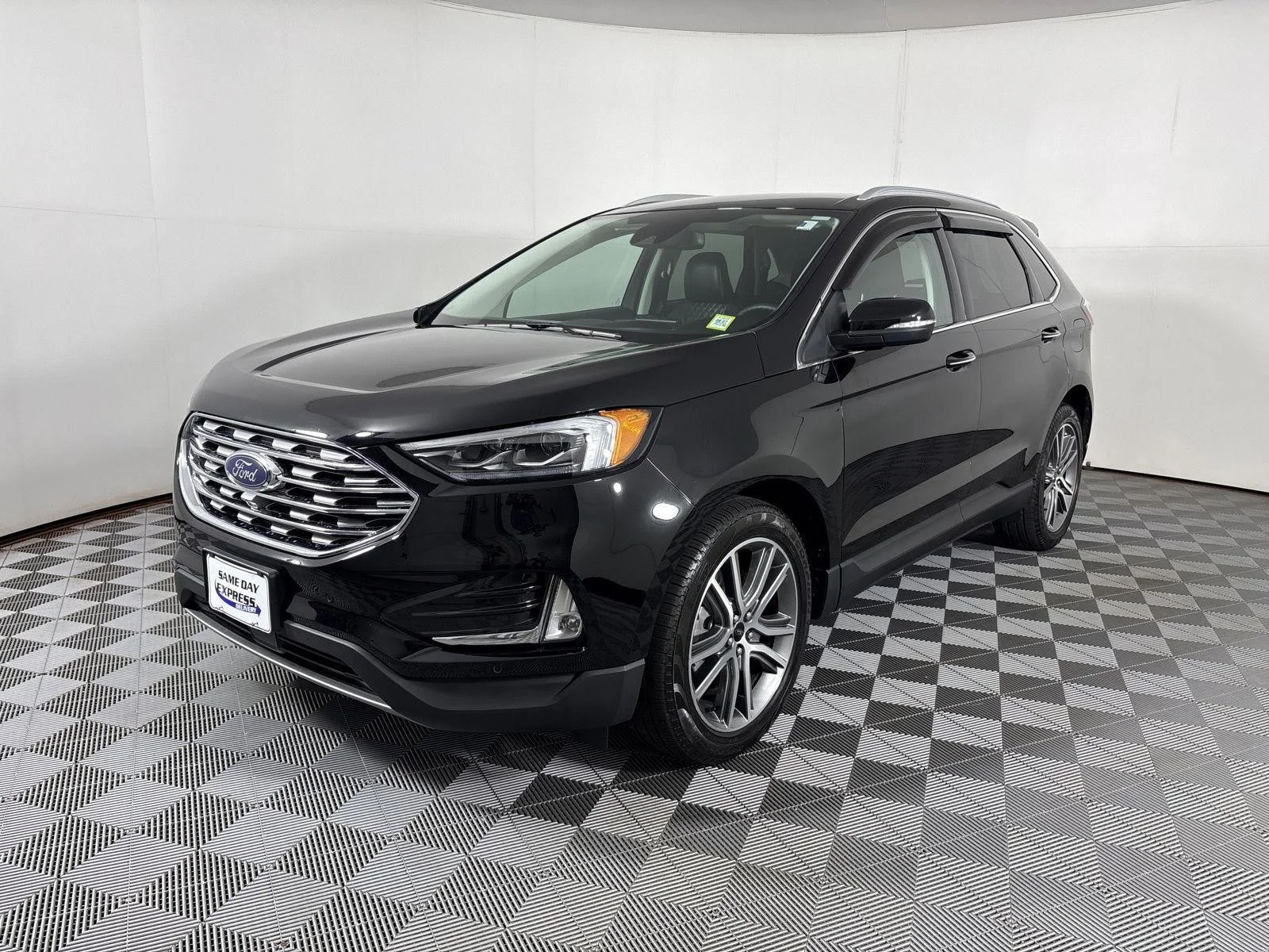 Used 2024 Agate Black Metallic Ford Titanium image 3