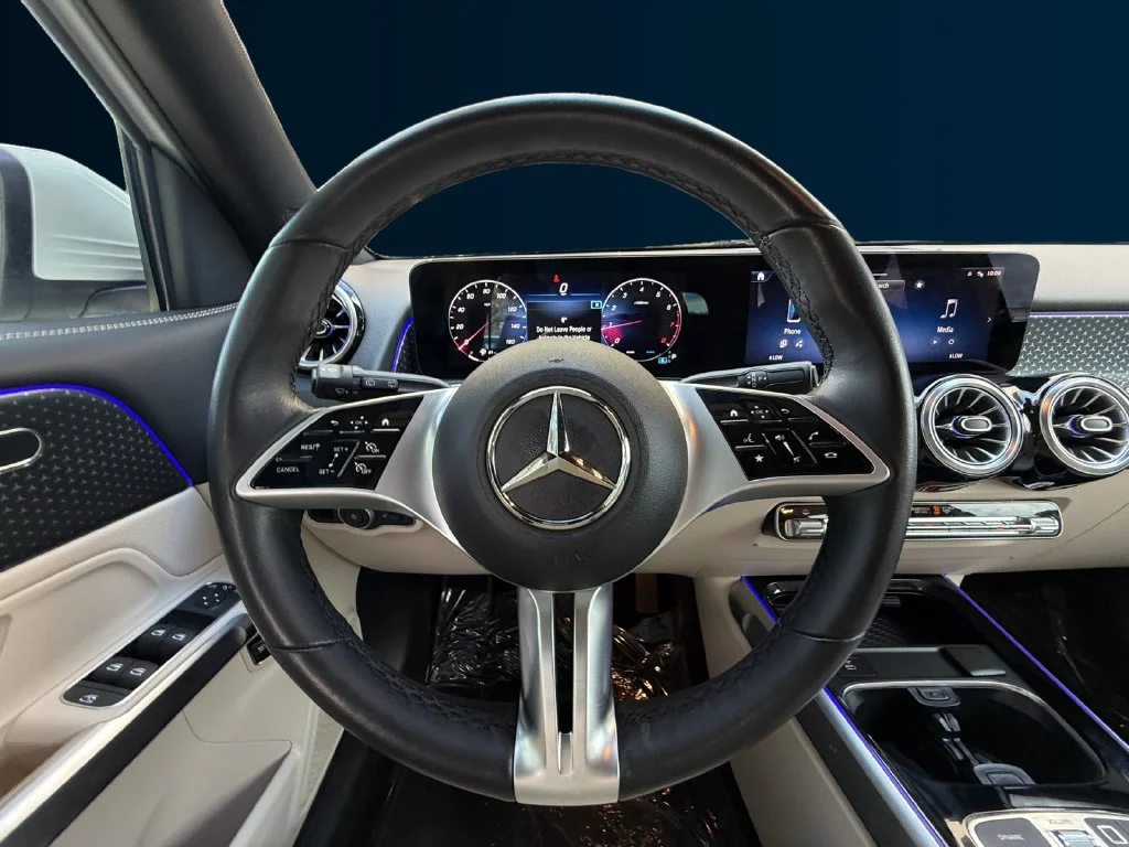 Used 2025  Mercedes-Benz GLB 250 image 13