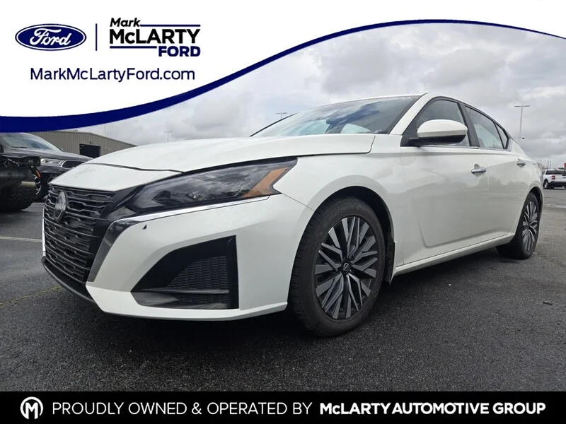 Used 2024 Pearl White NISSAN 2.5 SV image 1