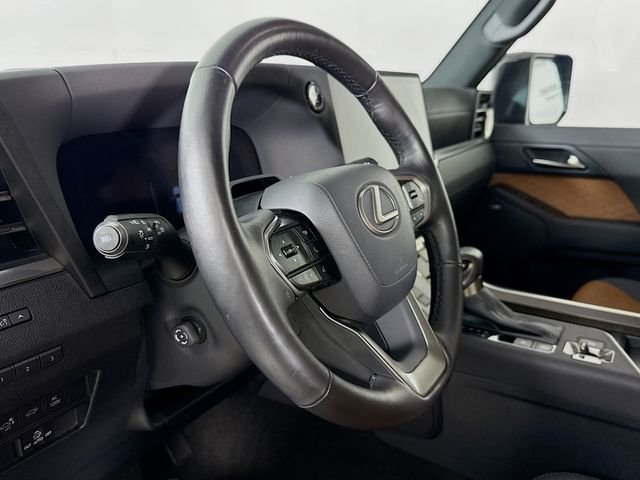 Used 2025 Caviar Lexus 550 Luxury+ image 11