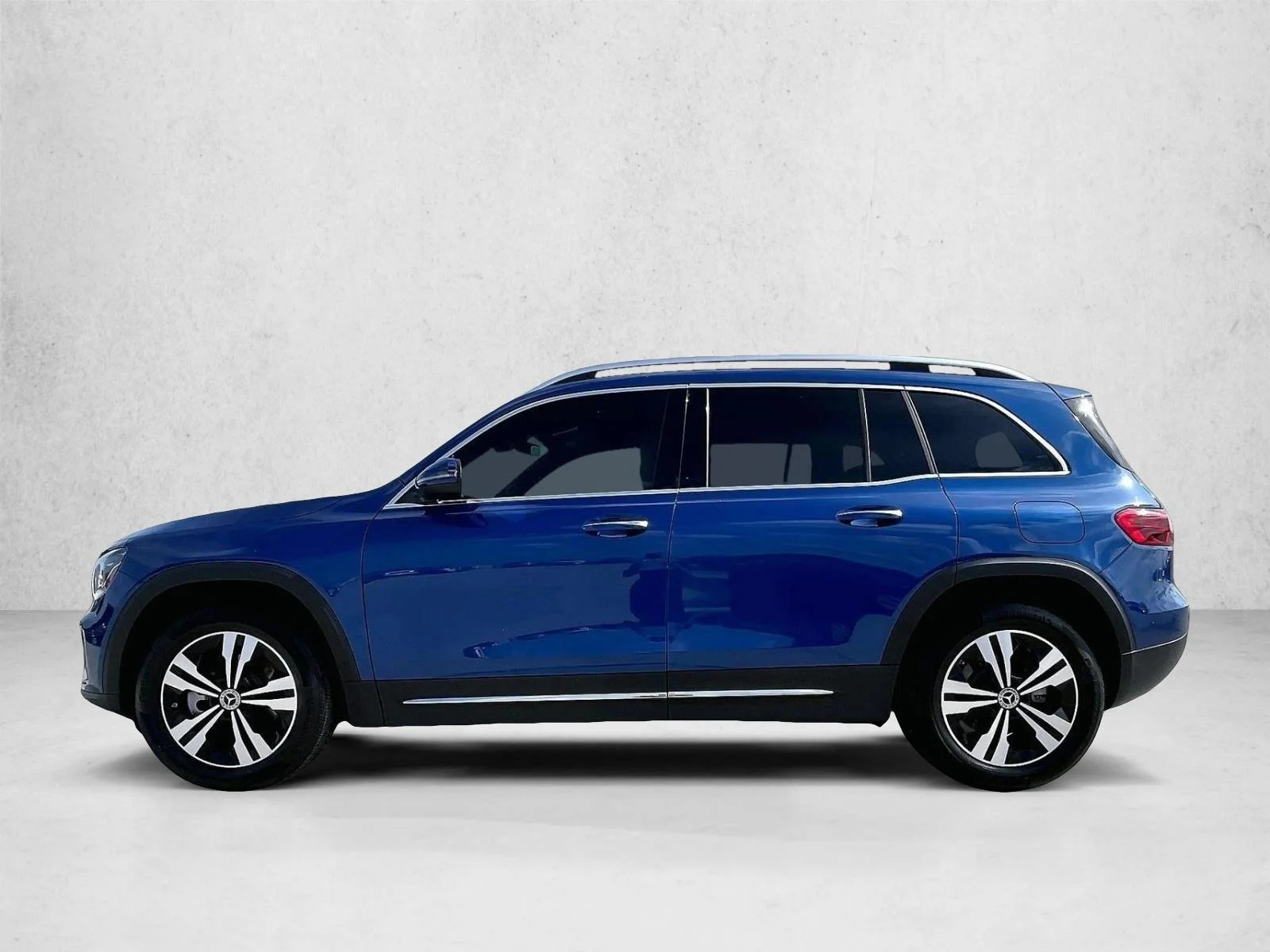 Used 2026 Starling Blue Metallic Mercedes-Benz GLB 250 image 6