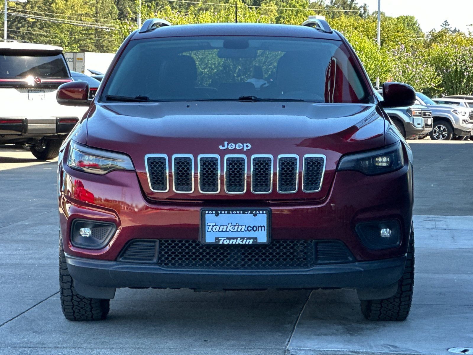 Used 2019 Velvet Red Pearlcoat Jeep Latitude Plus image 7