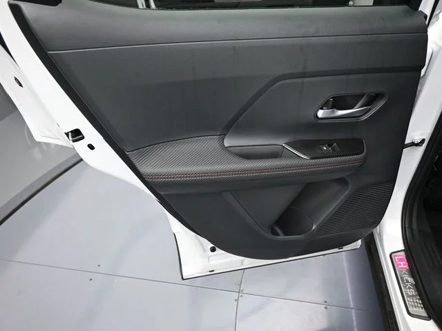2025 Nissan Kicks SR AWD - Photo 10