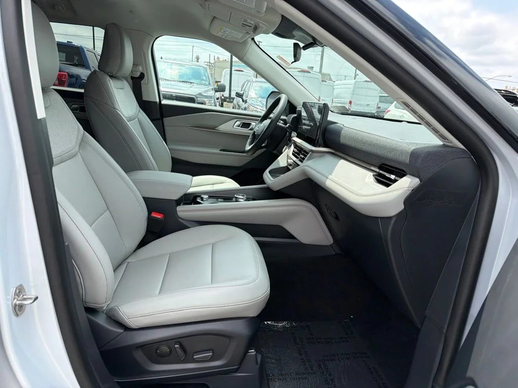 New 2026 Space White Metallic Ford Active image 11