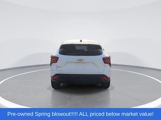 Used 2025 White Chevrolet LS image 7