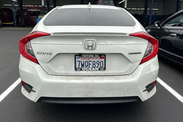 Used 2017 White Orchid Pearl Honda Touring image 6