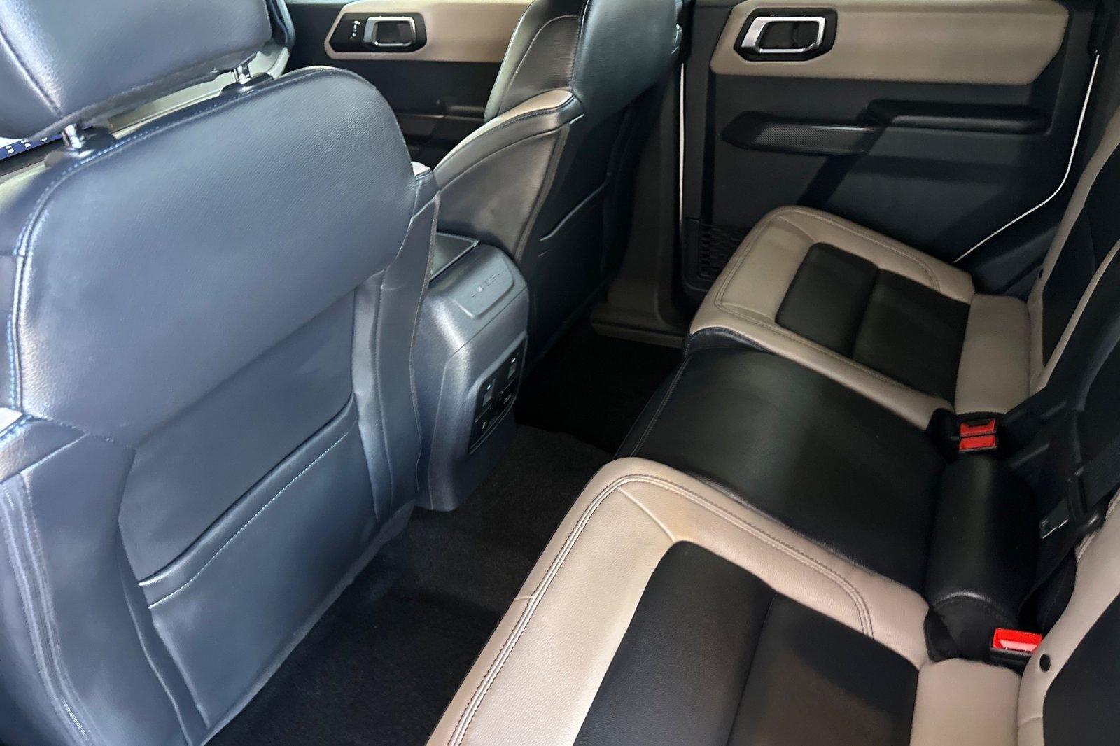 Used 2024 White Ford Wildtrak image 12