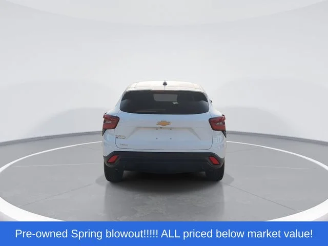 Used 2025 White Chevrolet LS image 7
