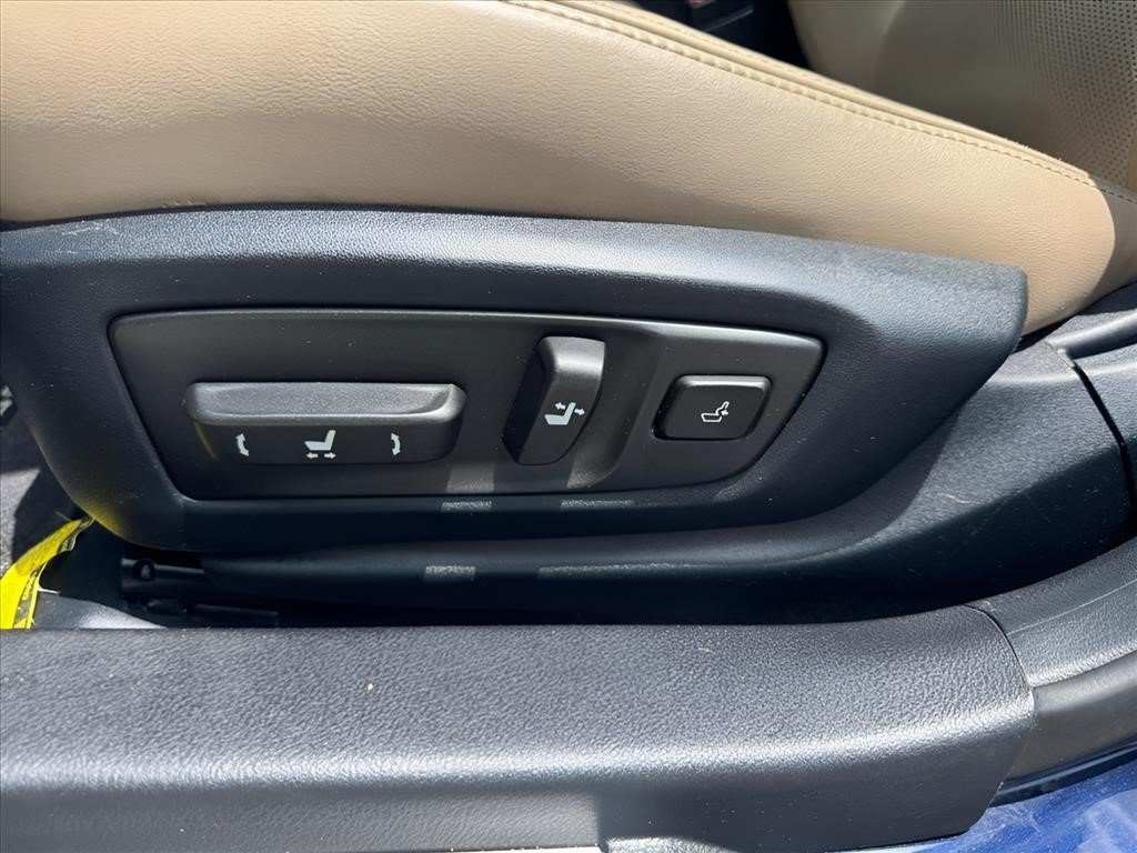 Used 2016 Mica Lexus 350 image 18