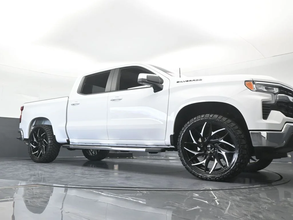 Used 2026 Summit White Chevrolet LT image 63
