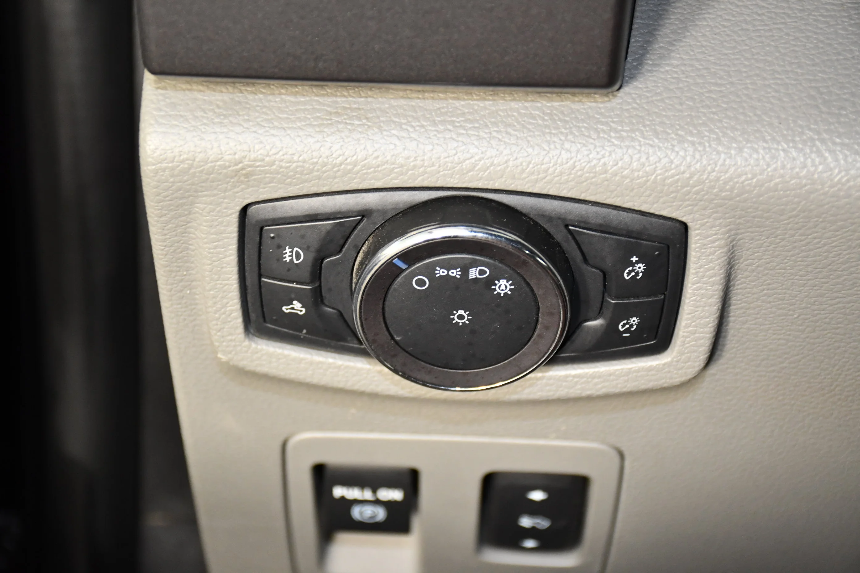 Used 2019 Black Metallic Ford XLT image 40