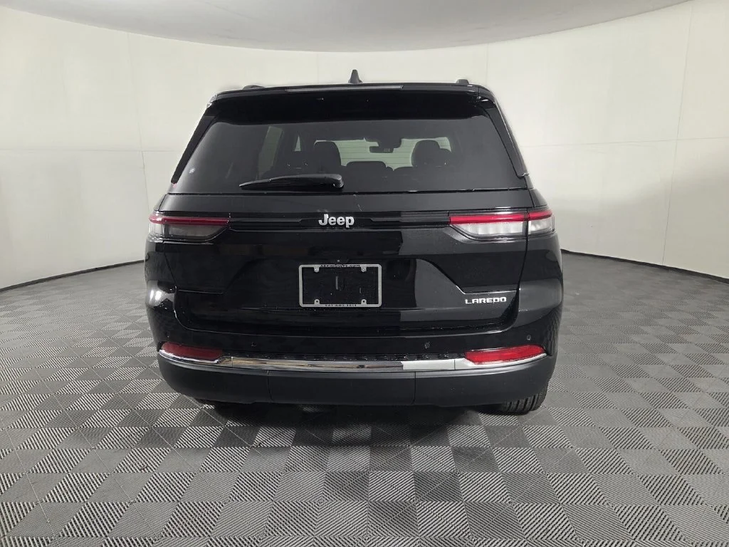 New 2027 High-Gloss Black Paint Jeep Laredo image 6
