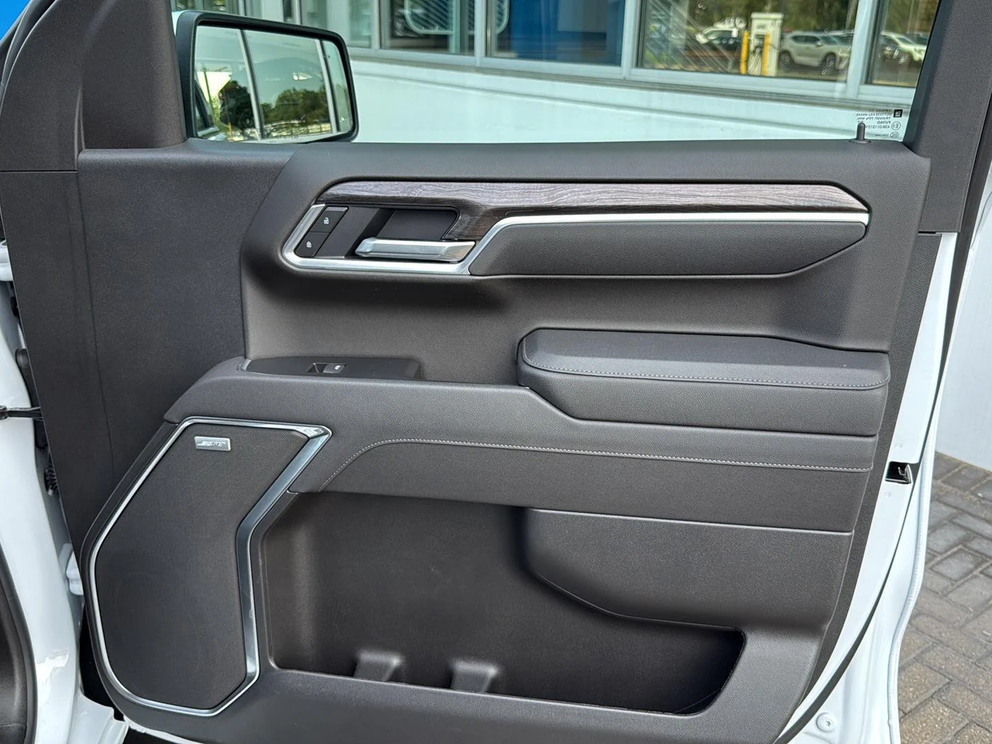 Used 2026 Polar White Tricoat Chevrolet LTZ image 26
