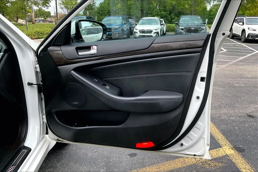 Used 2016 White Kia Premium image 27