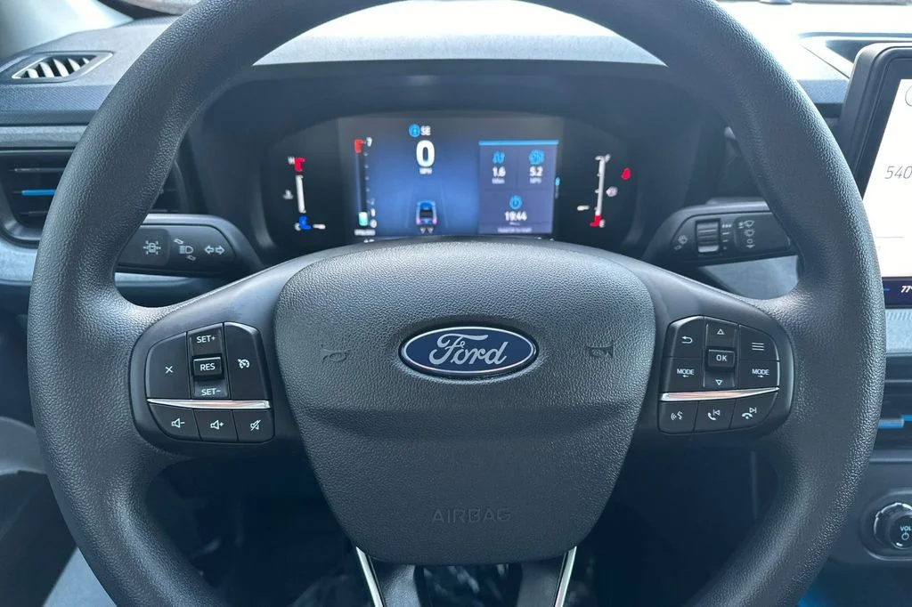 New 2025 Oxford White Ford XLT image 22