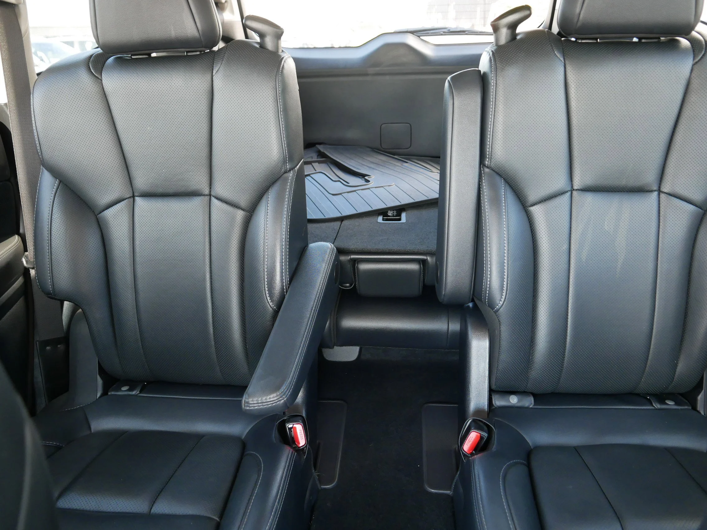 Used 2023 Crystal Black Silica Subaru Touring image 13