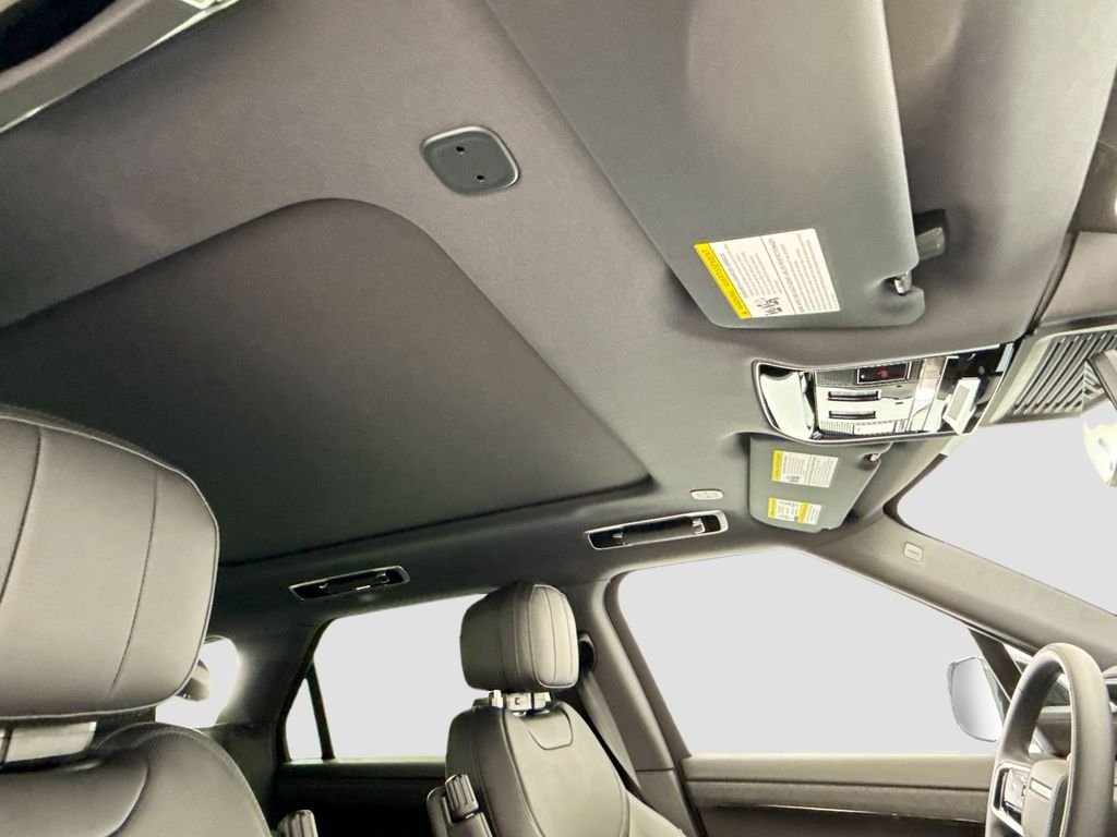 New 2026 Fuji White Land Rover Dynamic SE image 17