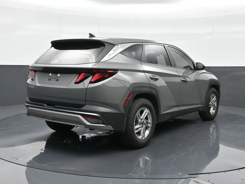 Used 2025 Gray Hyundai SE image 5