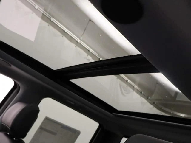 New 2026 Star White Metallic Tri-Coat Ford F-250® Lariat® image 39
