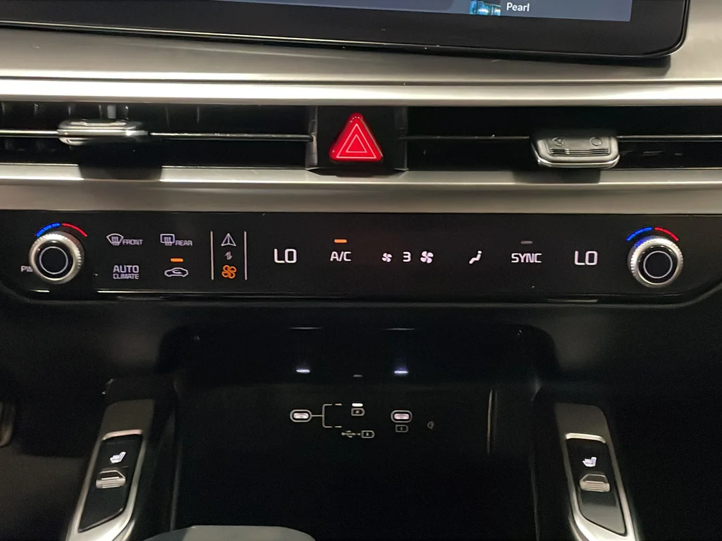 Used 2024 Black Kia S image 21