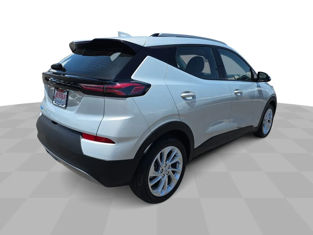 Used 2023 Silver Flare Metallic Chevrolet LT image 8