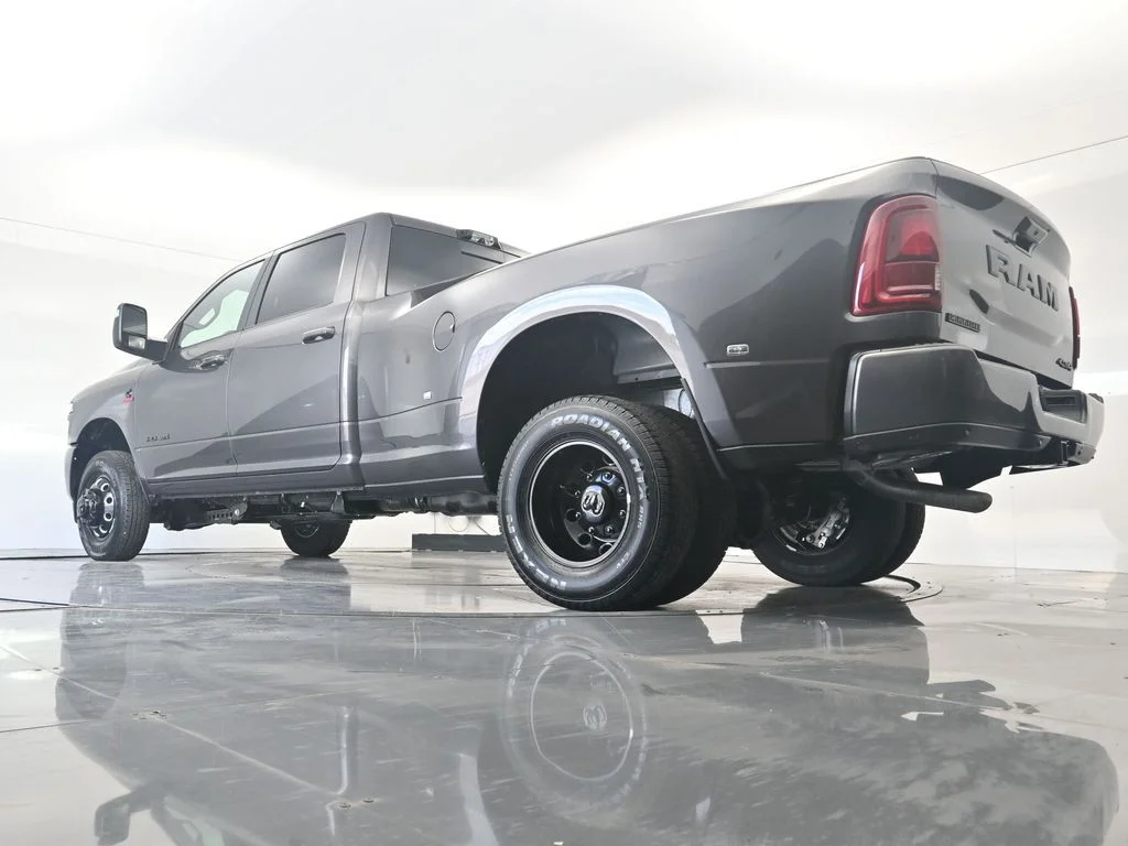 New 2026 Granite Crystal Metallic Clear-Coat Exterior Paint RAM Laramie image 43