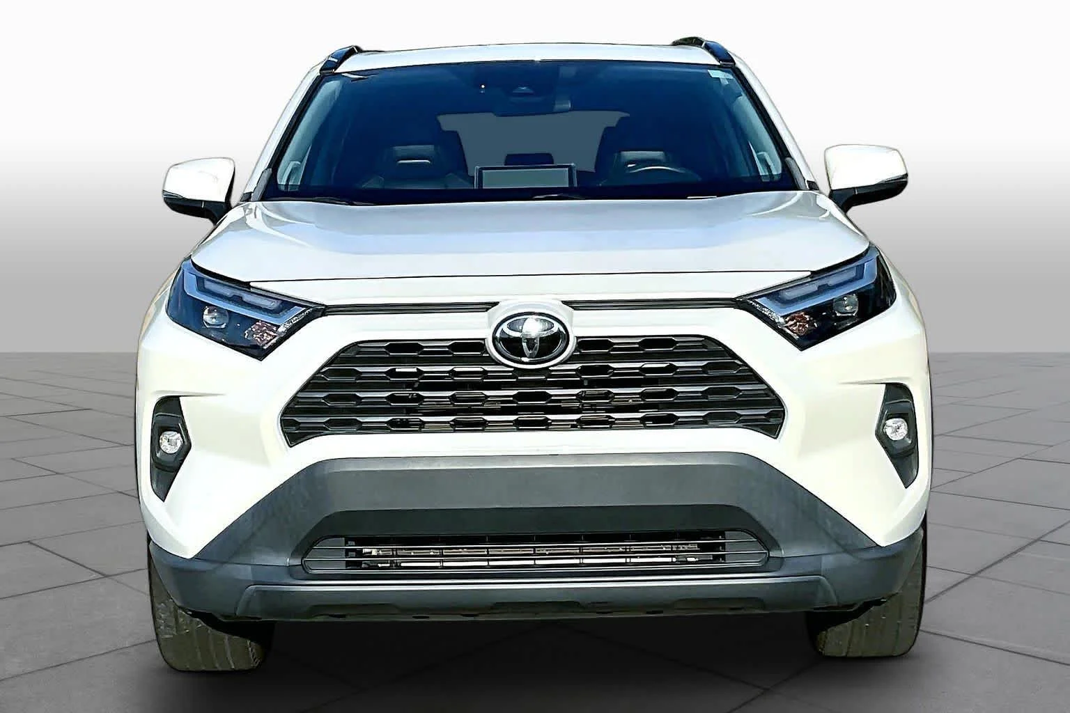 Used 2022 Blizzard Pearl Toyota XLE Premium image 4