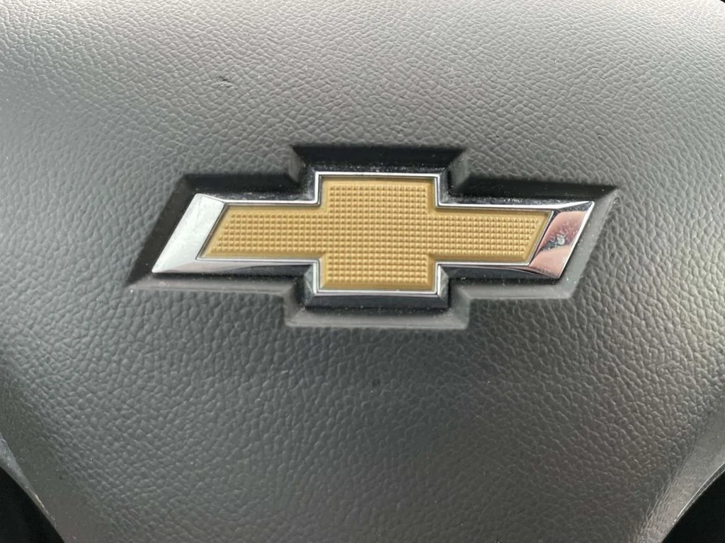 Used 2023 Summit White Chevrolet LT image 30