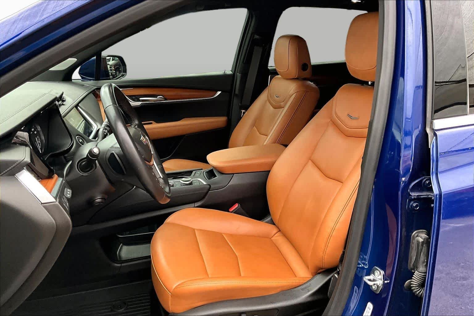 Pre-Owned 2023 Cadillac XT5 FWD Premium Luxury