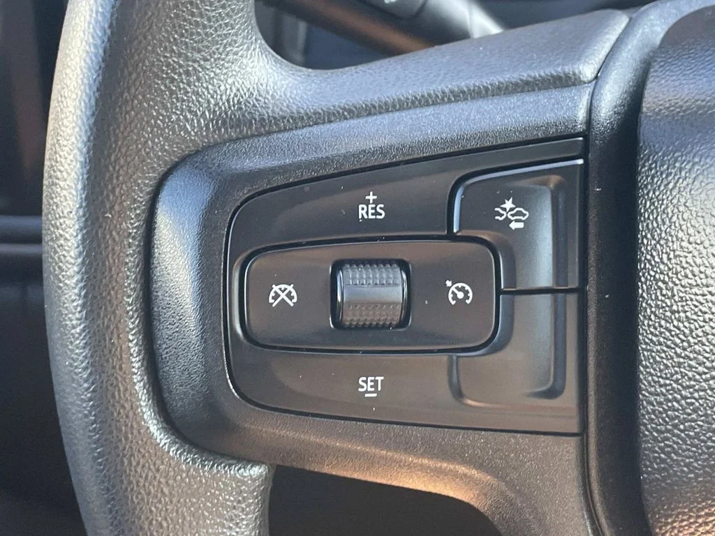 Used 2022 White Chevrolet Custom image 29