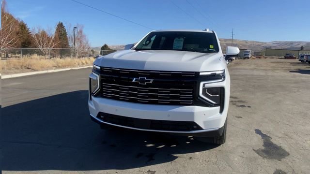 Certified Used 2025 Iridescent Pearl Tricoat Chevrolet High Country image 3