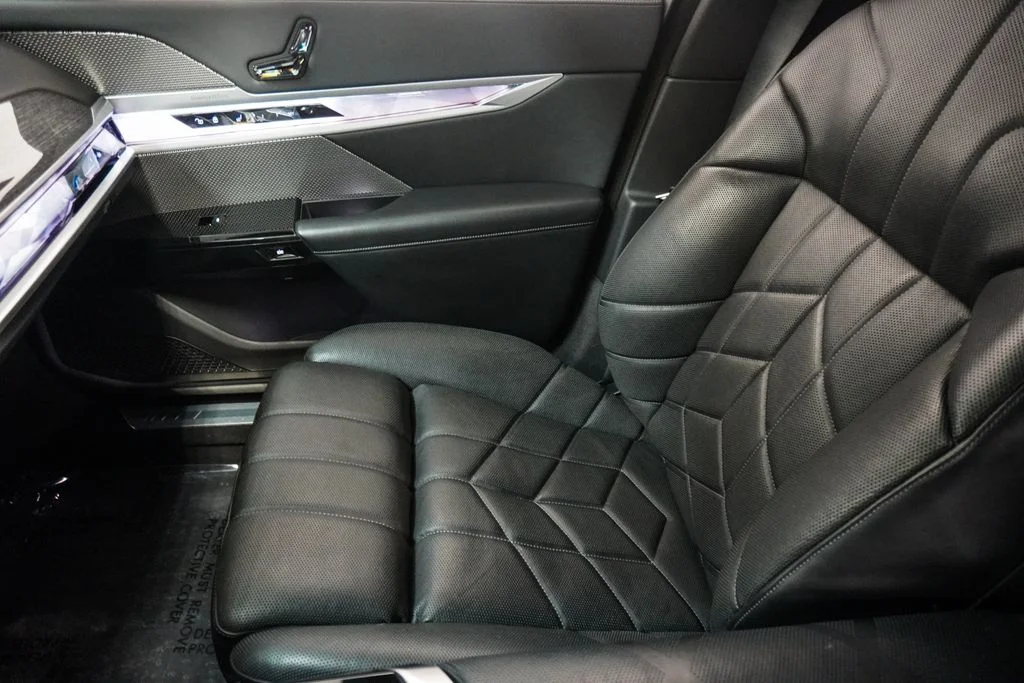 Used 2023 Black BMW 760i xDrive image 31