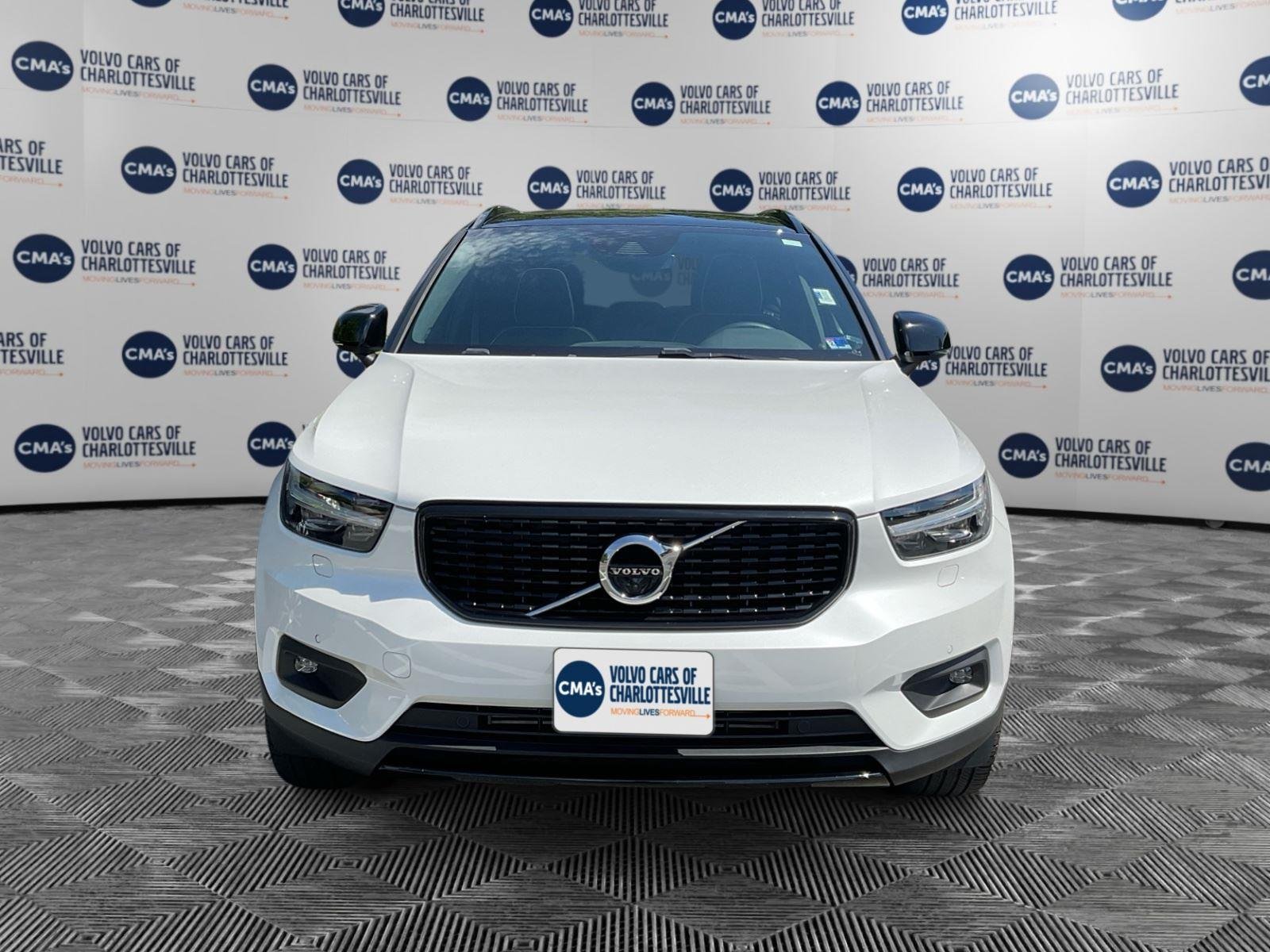 Used 2022 Crystal White Metallic Volvo R-Design image 8