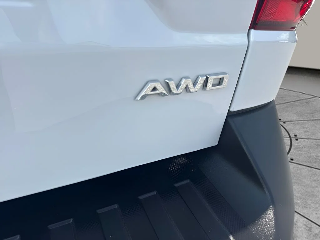 Used 2024 White Ford XL image 18