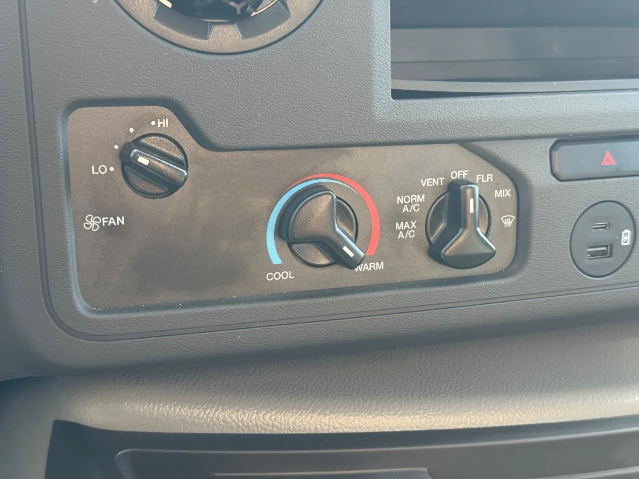 New 2026 Oxford White Ford E-450 DRW image 15