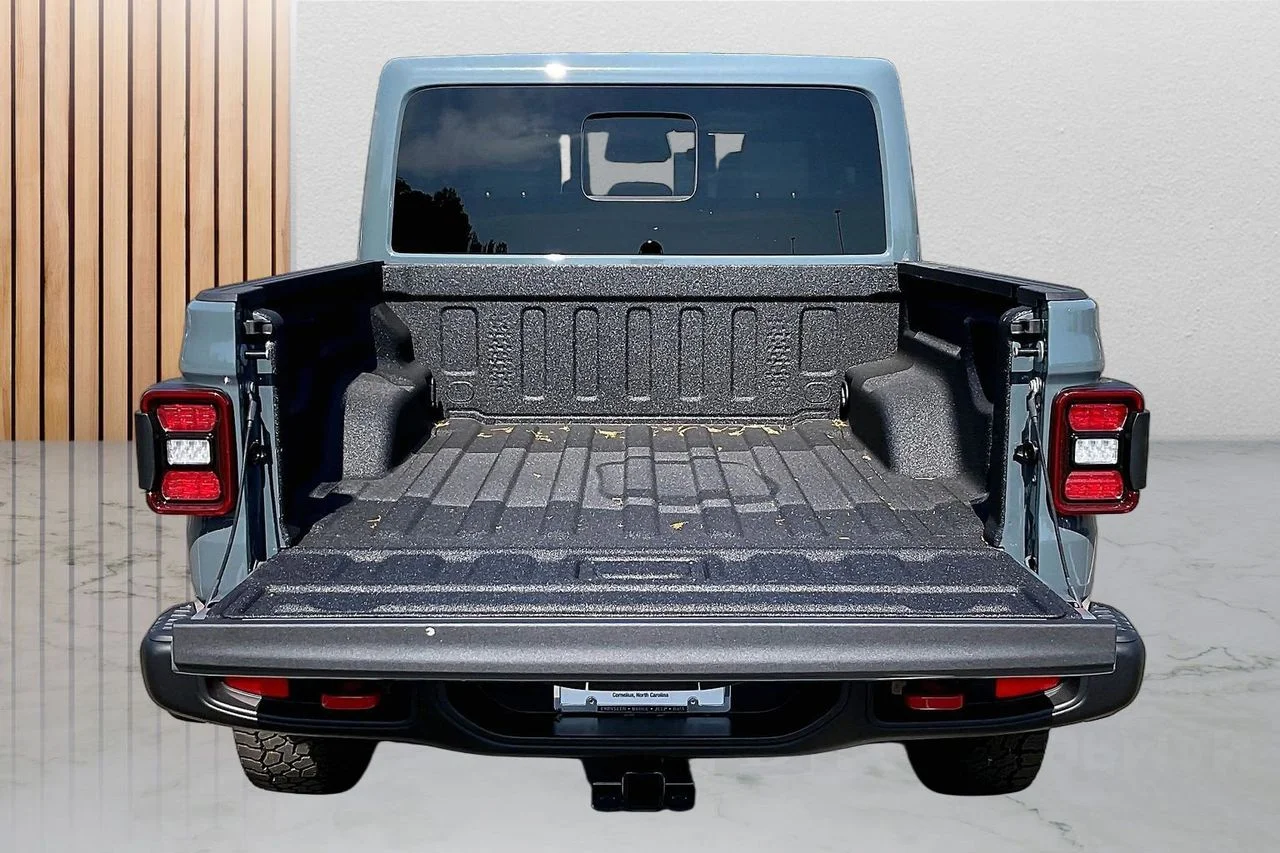 New 2026 Anvil Clear-Coat Exterior Paint Jeep Rubicon image 19