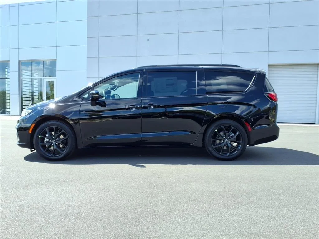 2026 Chrysler Pacifica Limited - Photo 20