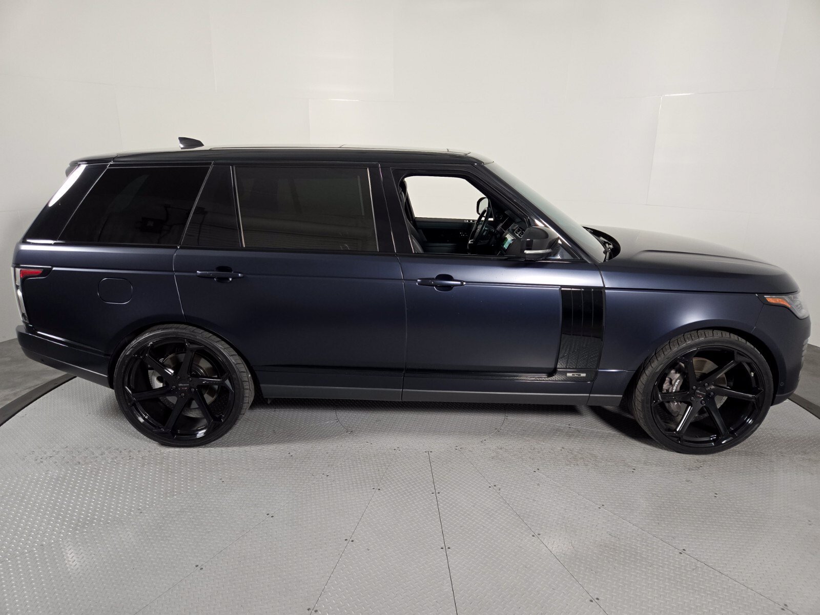 Used 2020 Portofino Blue Metallic Land Rover Supercharged image 4