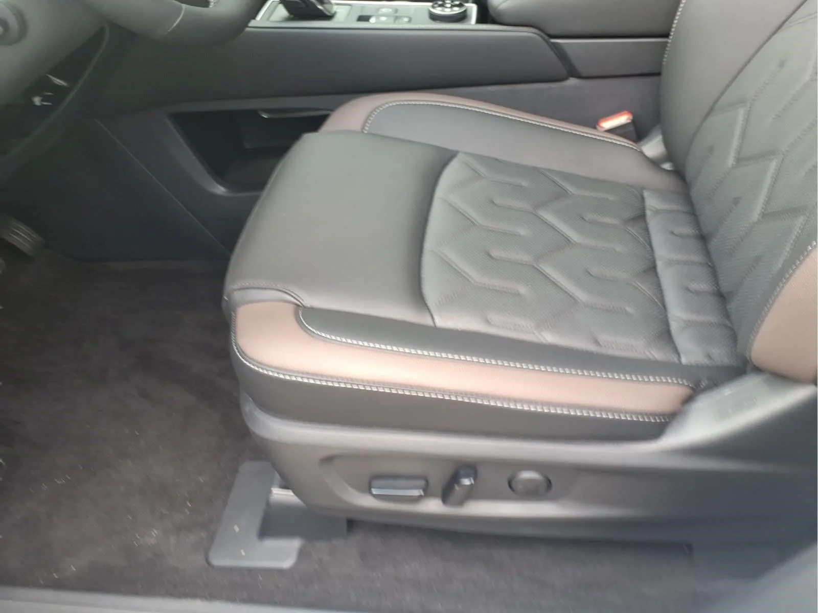 New 2026 Everest White Pearl TriCoat Nissan Platinum image 13