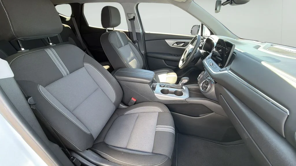 Used 2025 White Chevrolet LT image 14