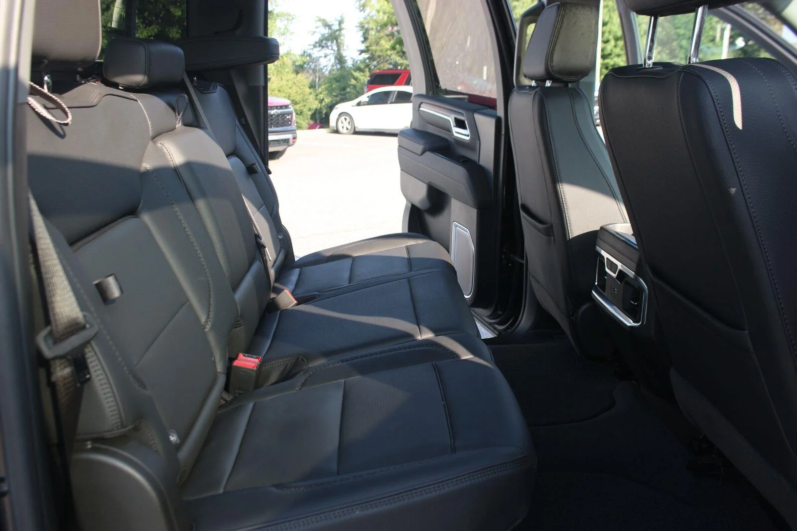 Used 2025 Onyx Black GMC Denali image 35