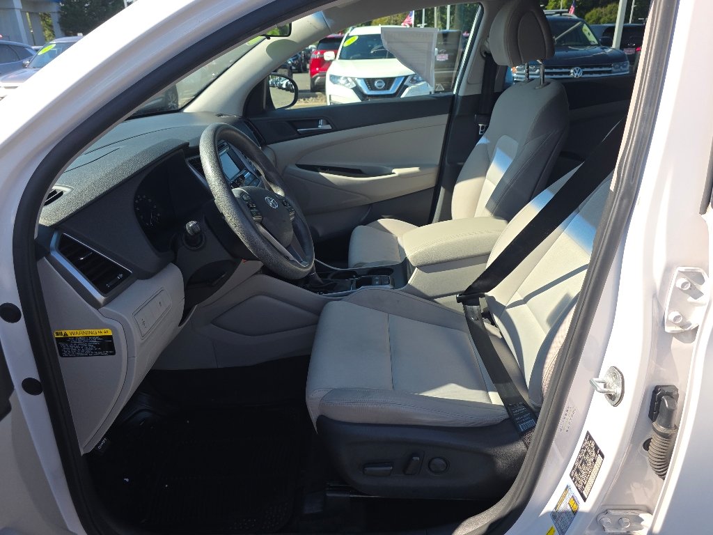 Used 2016 Dazzling White Hyundai SE image 32