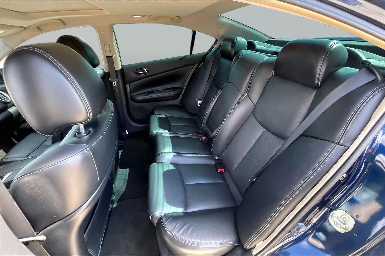 Used 2014 Navy Blue Metallic Nissan 3.5 SV w/Sport Pkg image 21