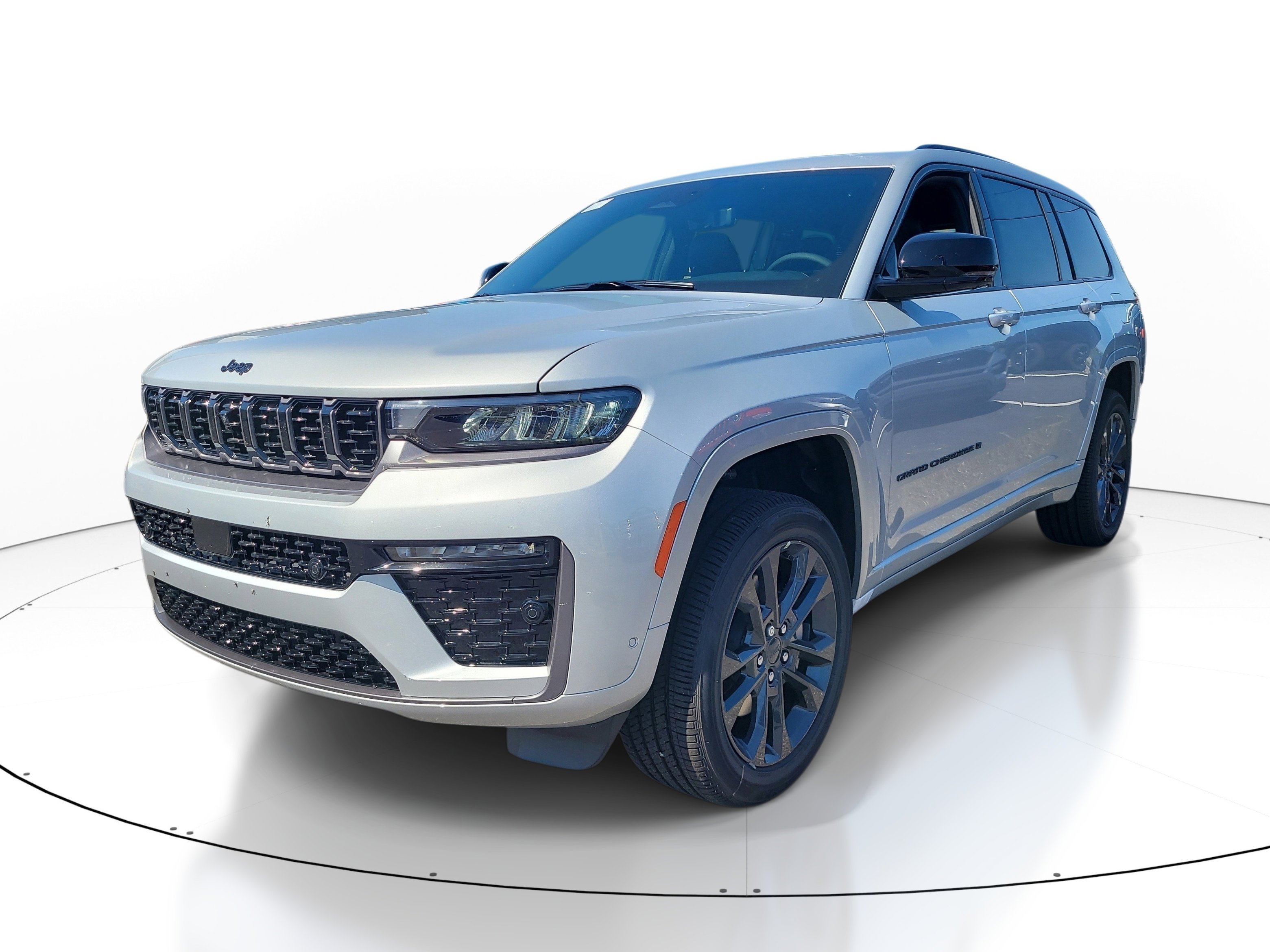 New 2026 Silver Zynith Exterior Paint Jeep Limited Reserve image 4