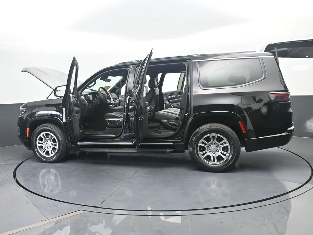 Used 2023 Diamond Black Crystal Pearlcoat Jeep Base image 80
