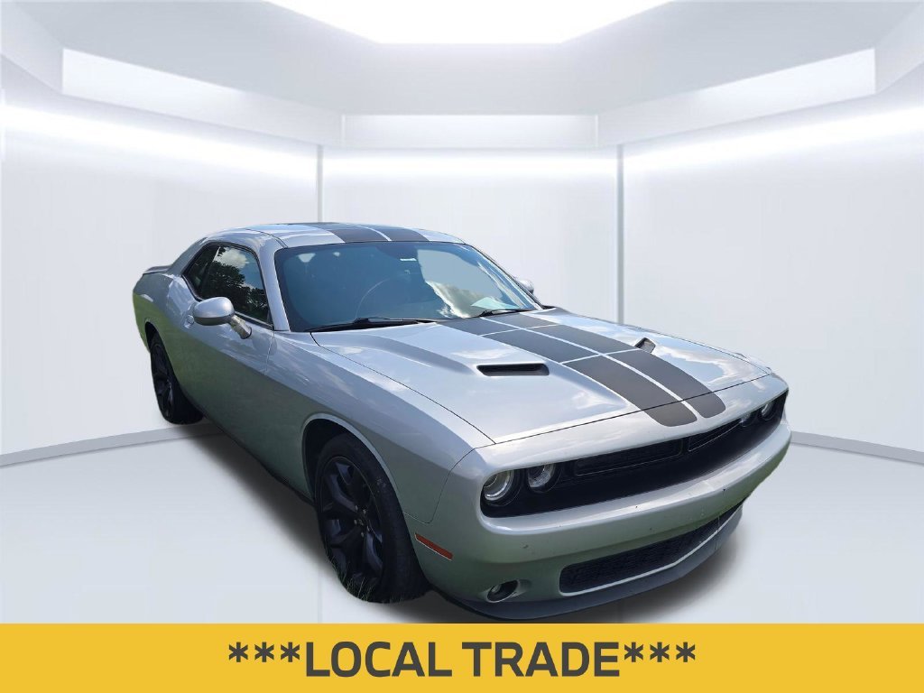 Used 2020 Silver Dodge SXT image 3