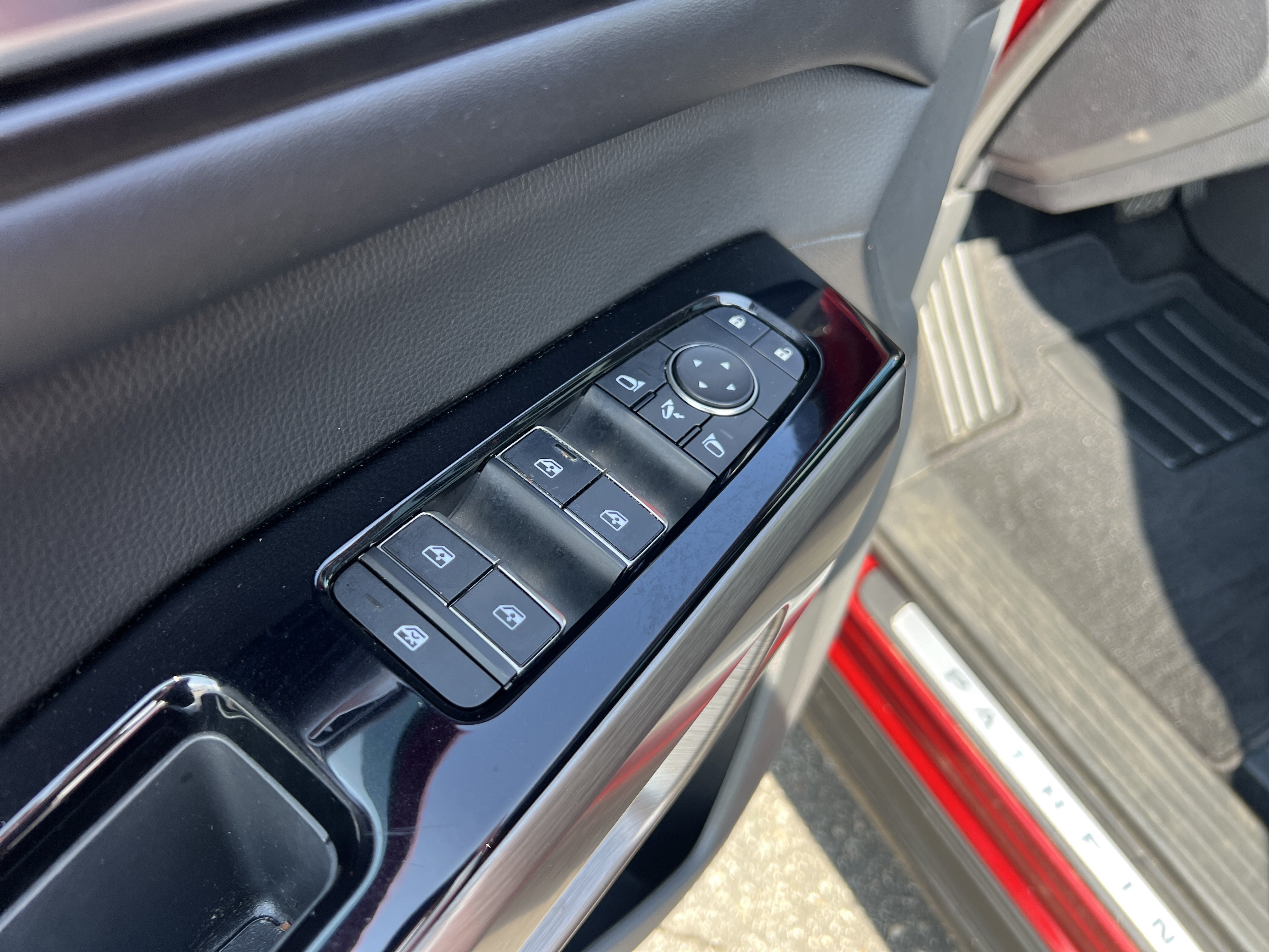 Certified Used 2023 Scarlet Ember Tintcoat/Super Black Nissan Platinum image 21