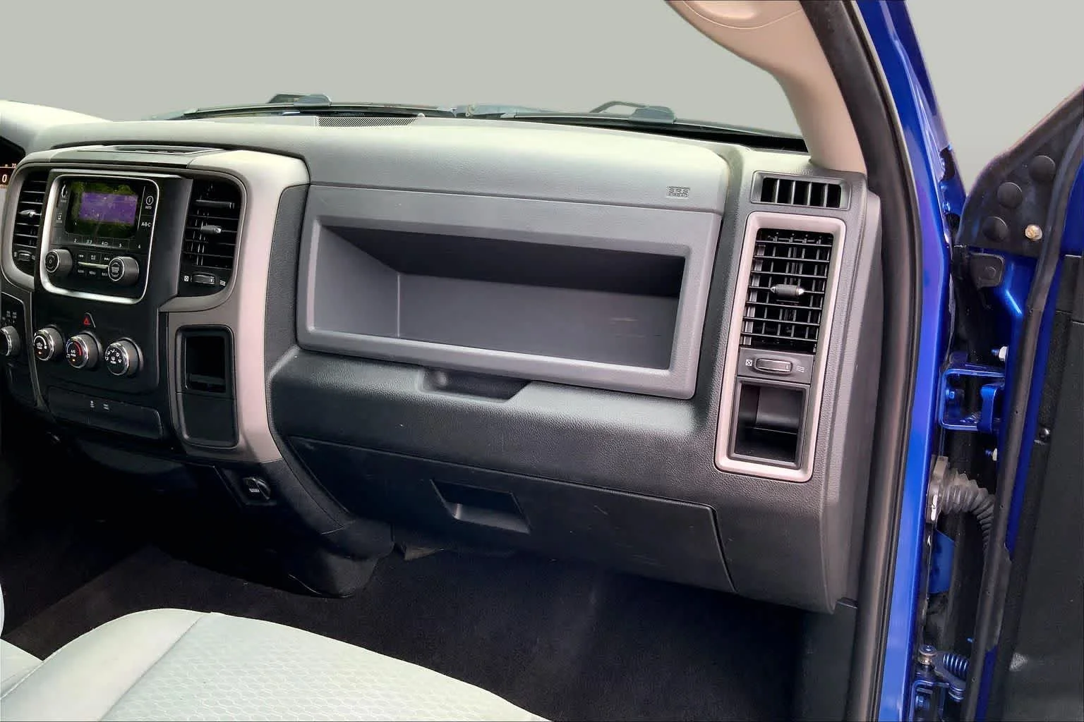 Used 2018 Blue Streak Pearlcoat Ram Tradesman image 19