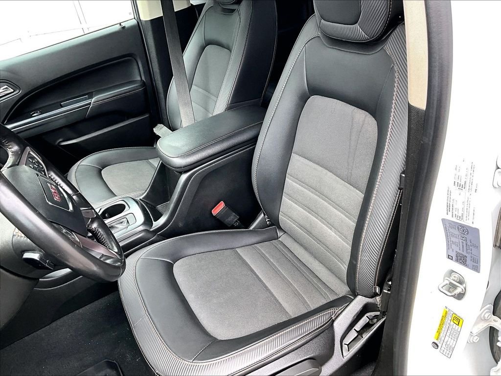 Used 2021 White GMC AT4 w/Cloth image 10